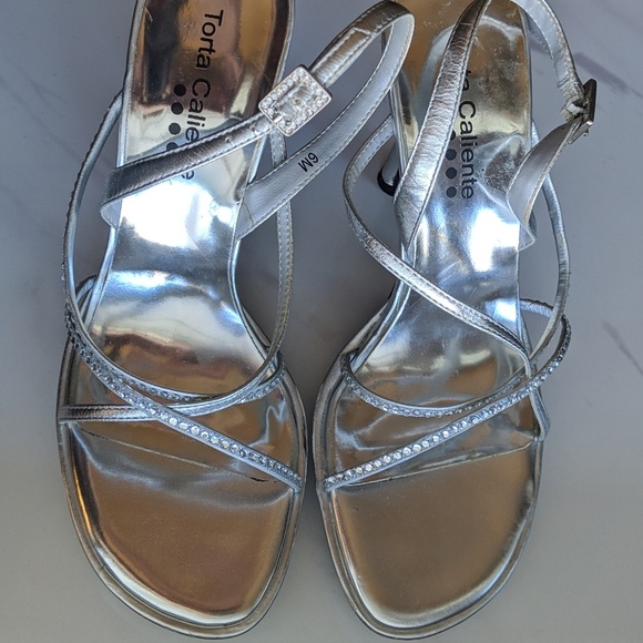 Silver Heels - Picture 6 of 6